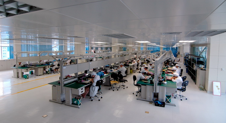 井然有序的计算机生产线